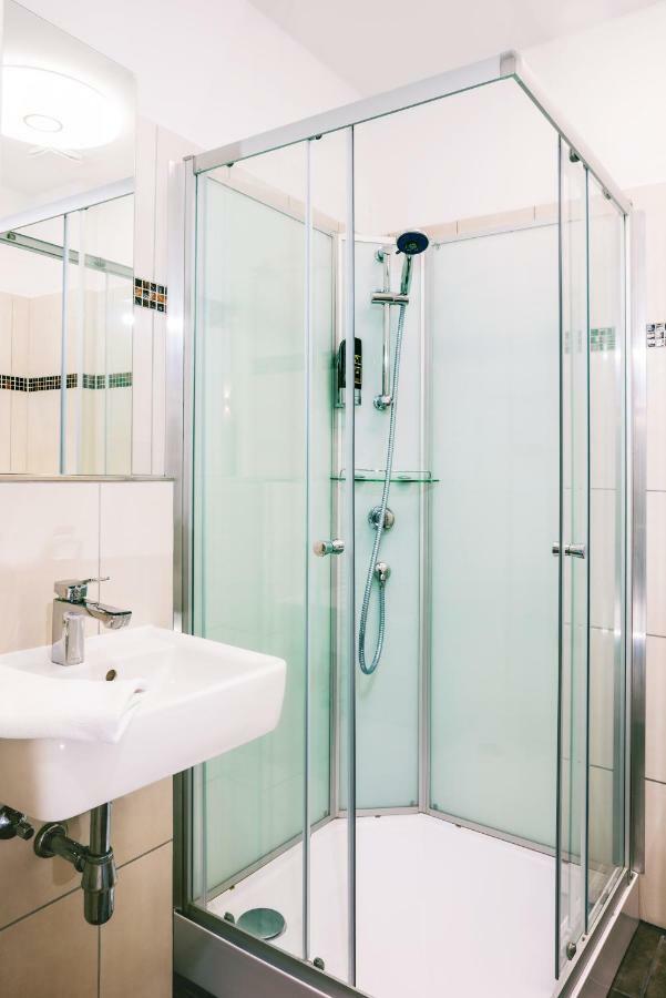 Hotel Sleepinn Volkspark (Adults Only) Amburgo Esterno foto