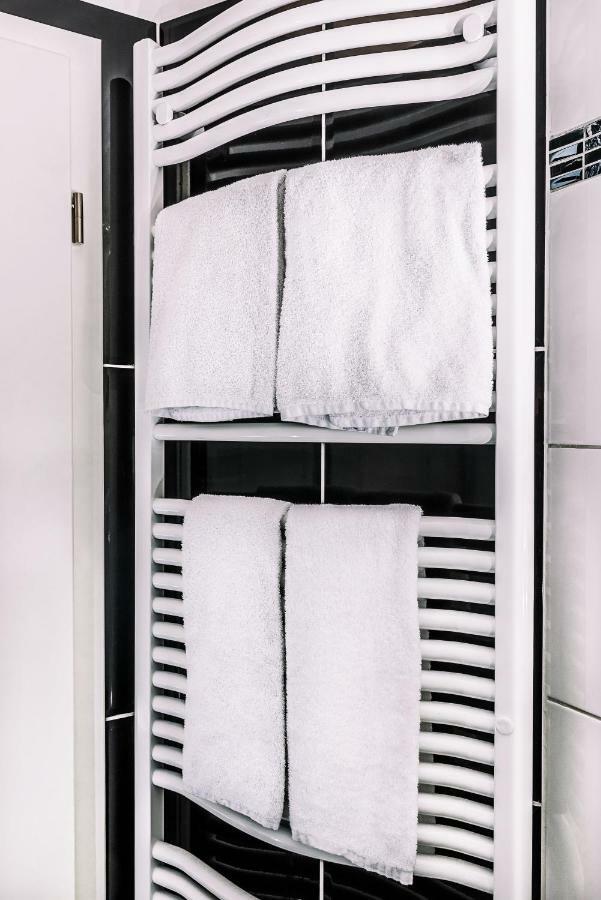 Hotel Sleepinn Volkspark (Adults Only) Amburgo Esterno foto